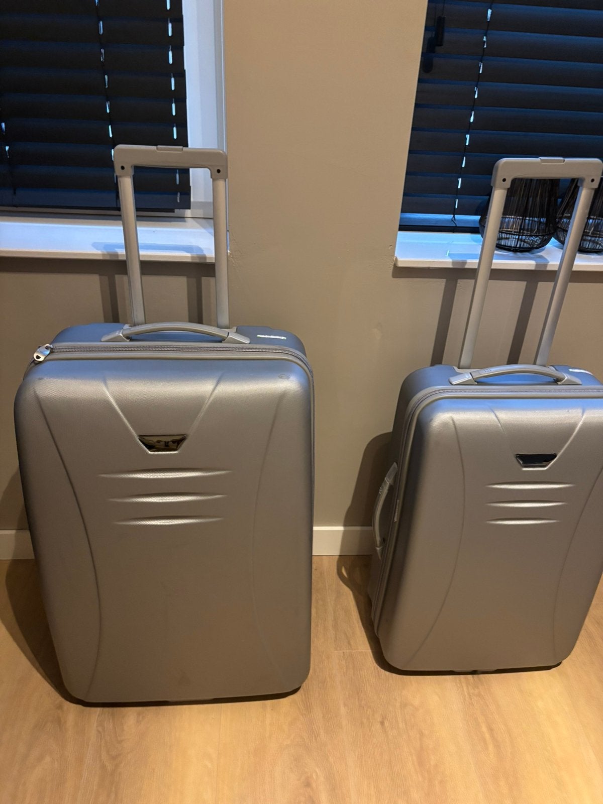 2 koffers, Ophalen of Verzenden, Zo goed als nieuw, Hard kunststof, 70 cm of meer
