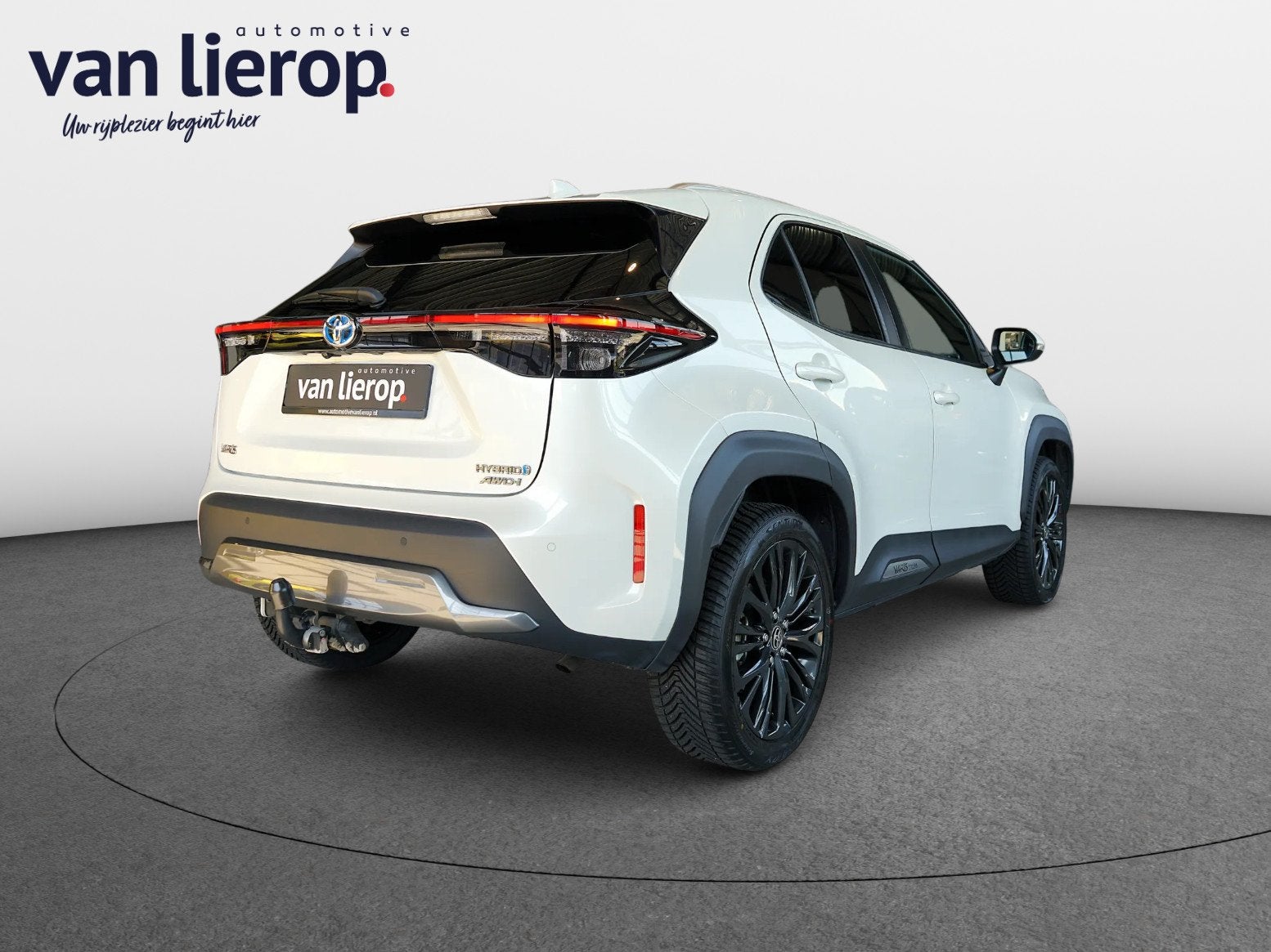 Toyota Yaris Cross 1.5 Hybrid AWD-i Trail PANO | TREKHAAK, Automaat, Gebruikt, Zwart, Wit