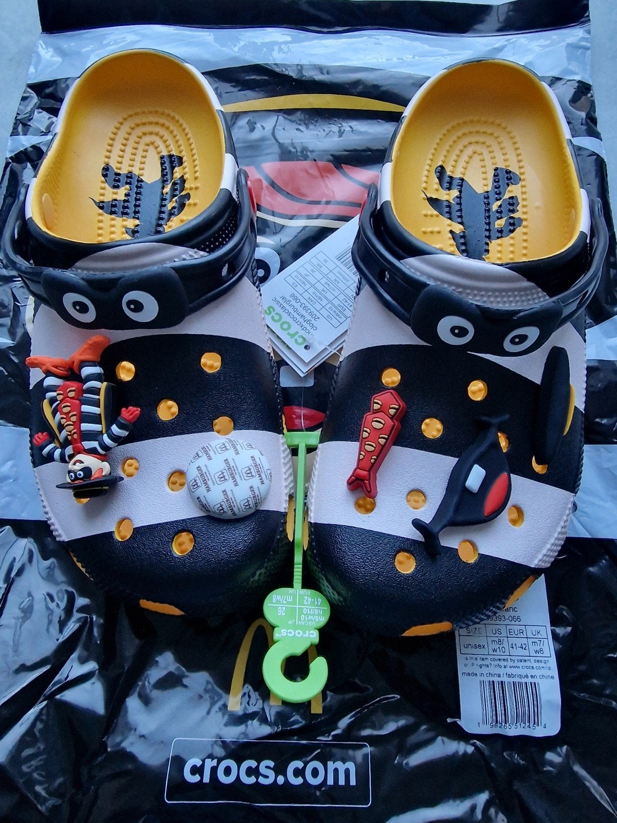 Crocs x McDonalds Classic Clog "Hamburglar" EU 41 - 42, Kleding | Heren, Schoenen, Ophalen of Verzenden
