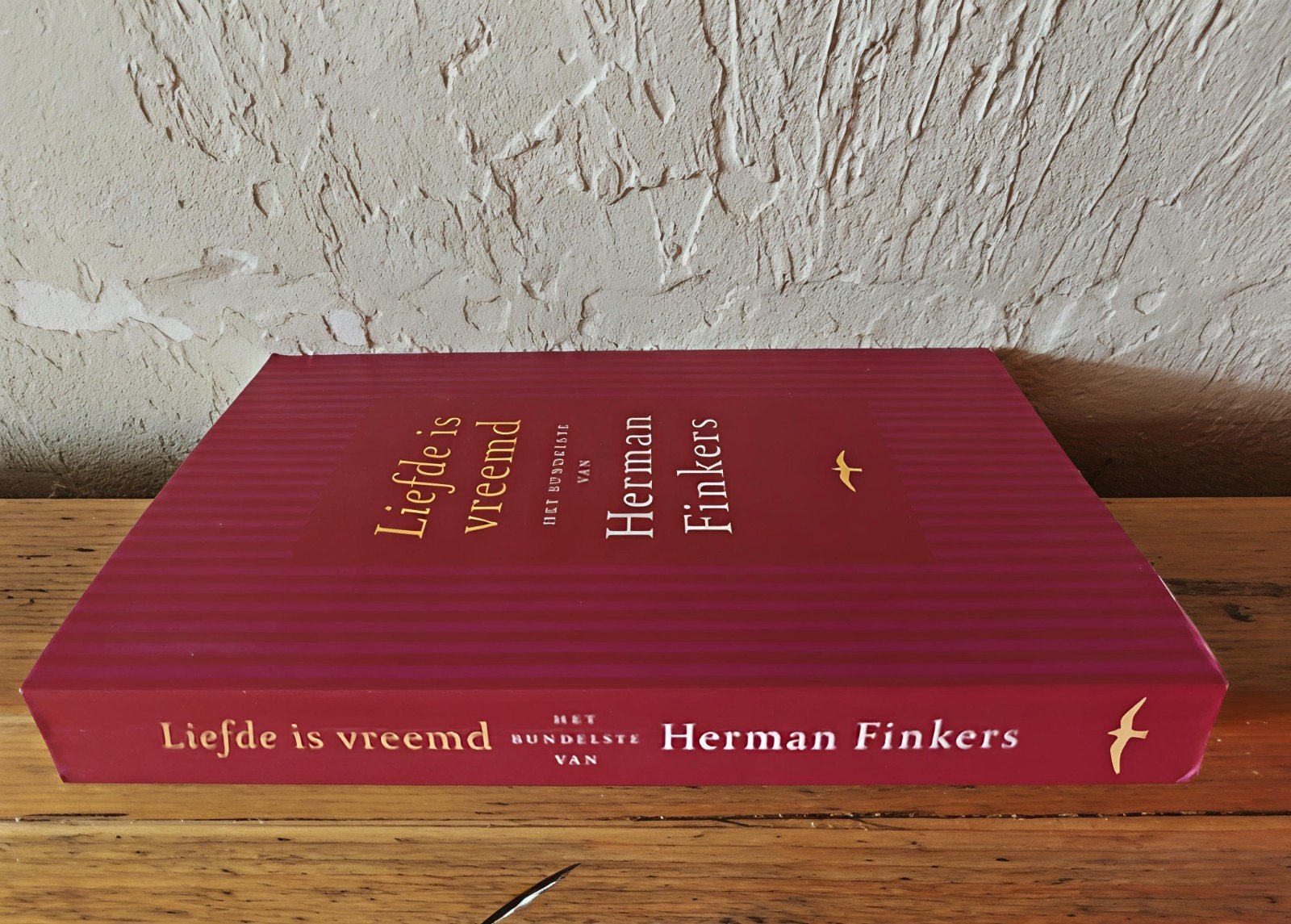 Liefde is vreemd., Ophalen of Verzenden, Zo goed als nieuw
