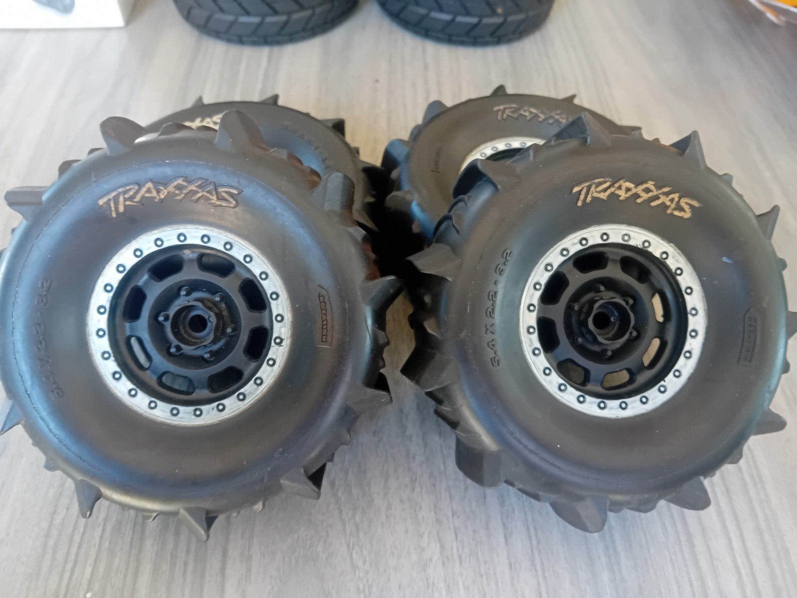 Traxxas 5.4 x 2.2 - 3.2 Paddle Banden 17mm Hex, Ophalen of Verzenden, Gebruikt, Overige merken
