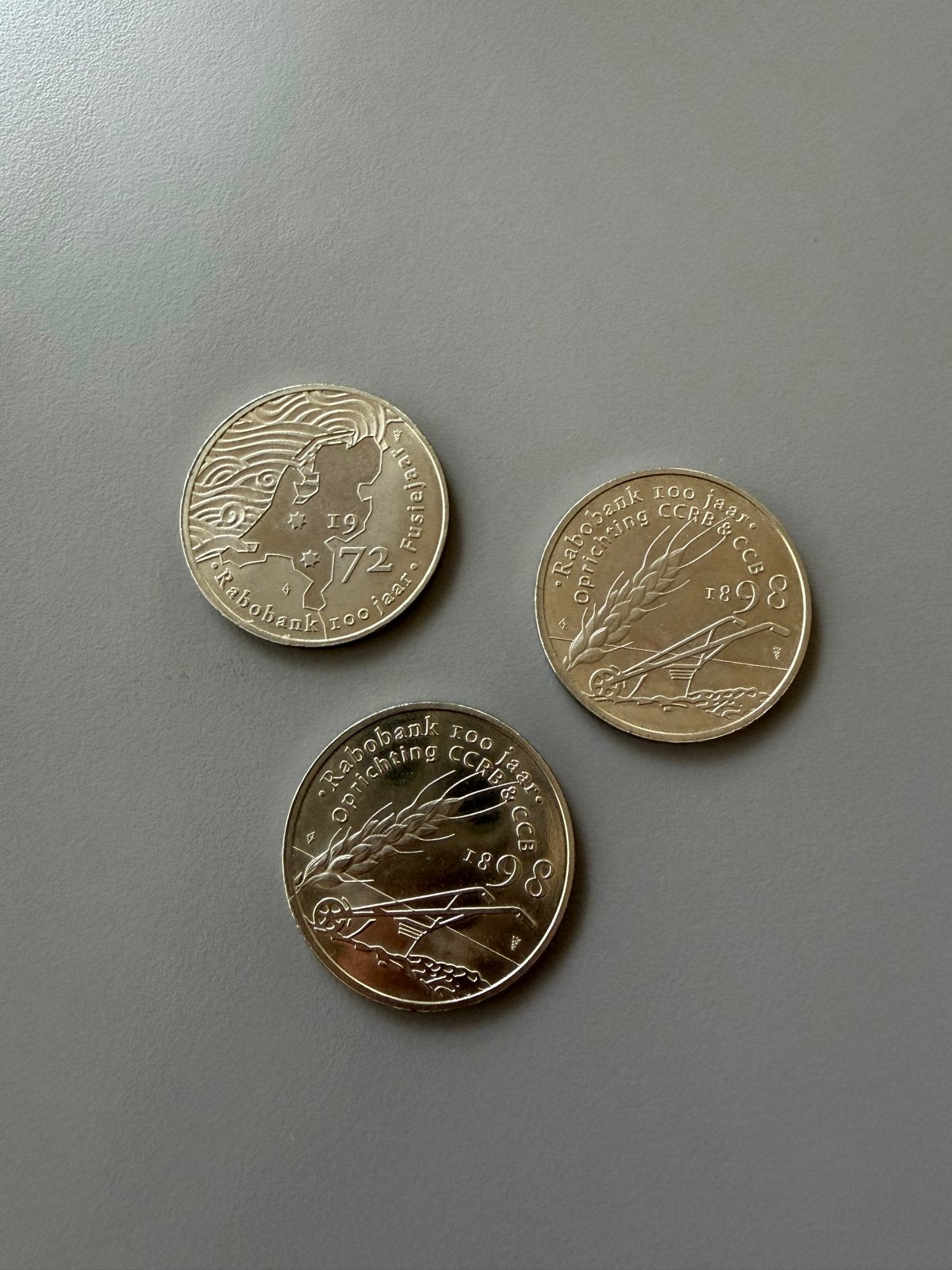 Rabobank 100 jaar herdenkingsmunten, 3 stuks, Ophalen of Verzenden, Koningin Juliana, Overige waardes, Setje