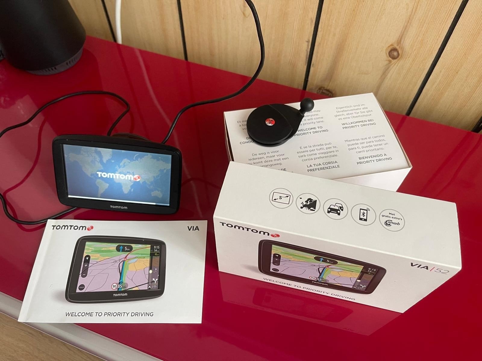 Tomtom via 52, Ophalen of Verzenden, Zo goed als nieuw