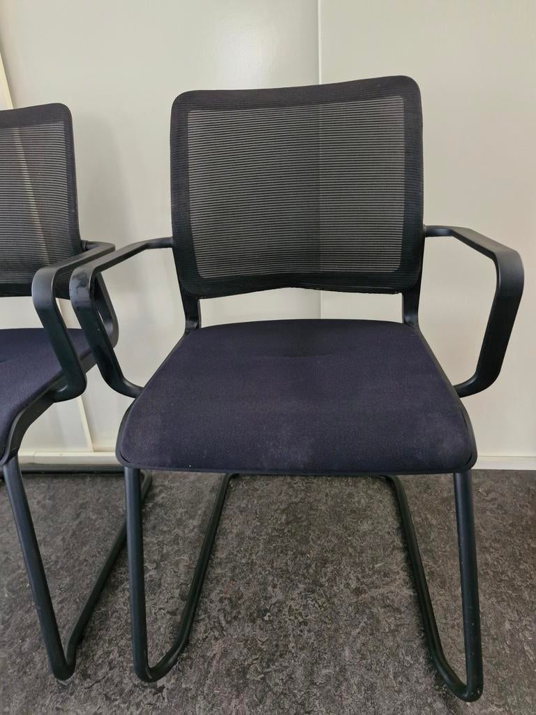 Set van 4 zwarte stoelen met armleuningen, Huis en Inrichting, Stoelen, Ophalen, Zwart, Modern, Kantoor, Gebruikt