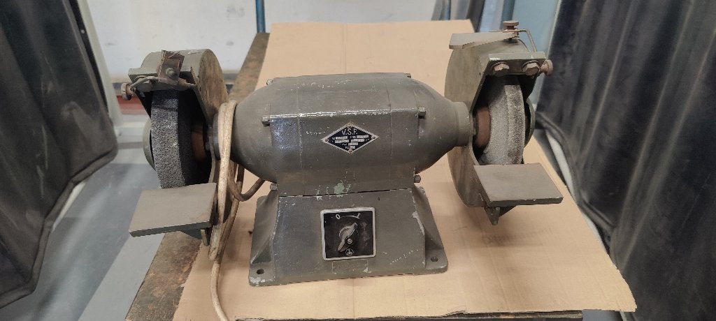Slijpmachine voor op de werkbank 380V V.S.F., Ophalen, Gebruikt, 1000 watt of meer, Werkbankslijpmachine