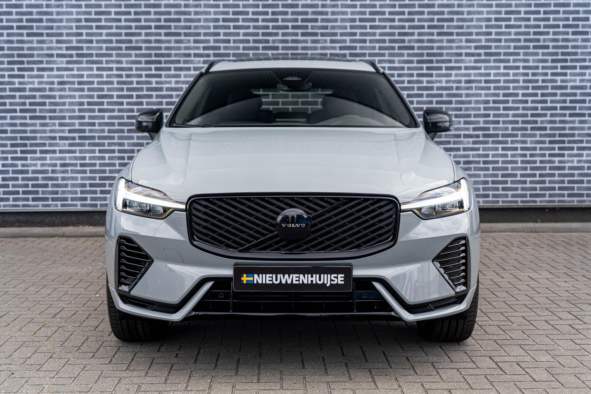 Volvo XC60 2.0 T6 Plug-in Hybrid AWD Plus Black Edition | PH, 12 maanden, Gebruikt, Euro 6, 4 cilinders