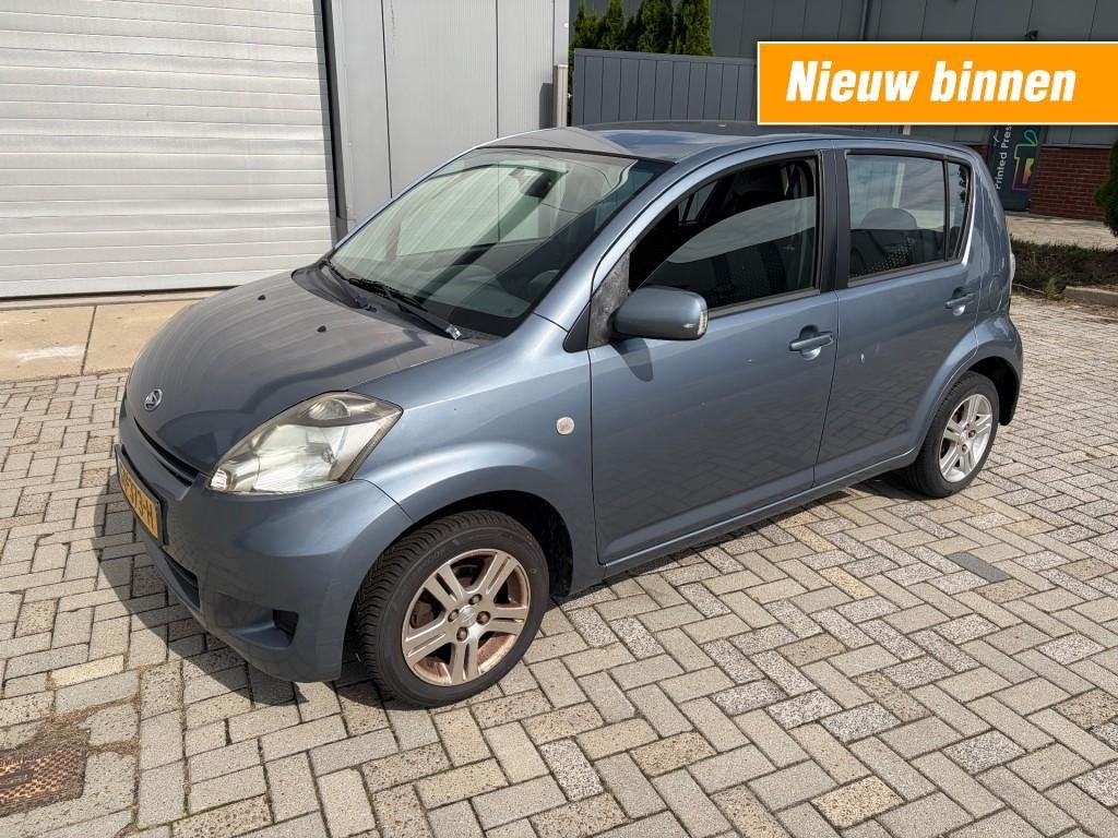 Daihatsu SIRION 1.3-16V PRESTIGE LTD 5D-AIRCO-APK NIEUW, Auto's, Daihatsu, Gebruikt, 31 €/maand, 4 cilinders, Blauw