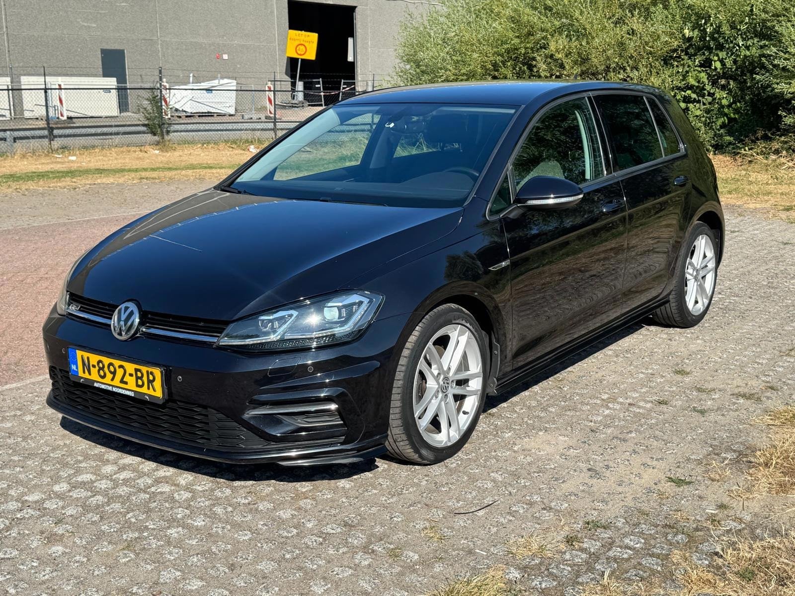 Volkswagen Golf 1.5 TSI Highline Business R / AUTOMAAT/ LED, Auto's, 4 cilinders, 150 pk, Alcantara, Zwart