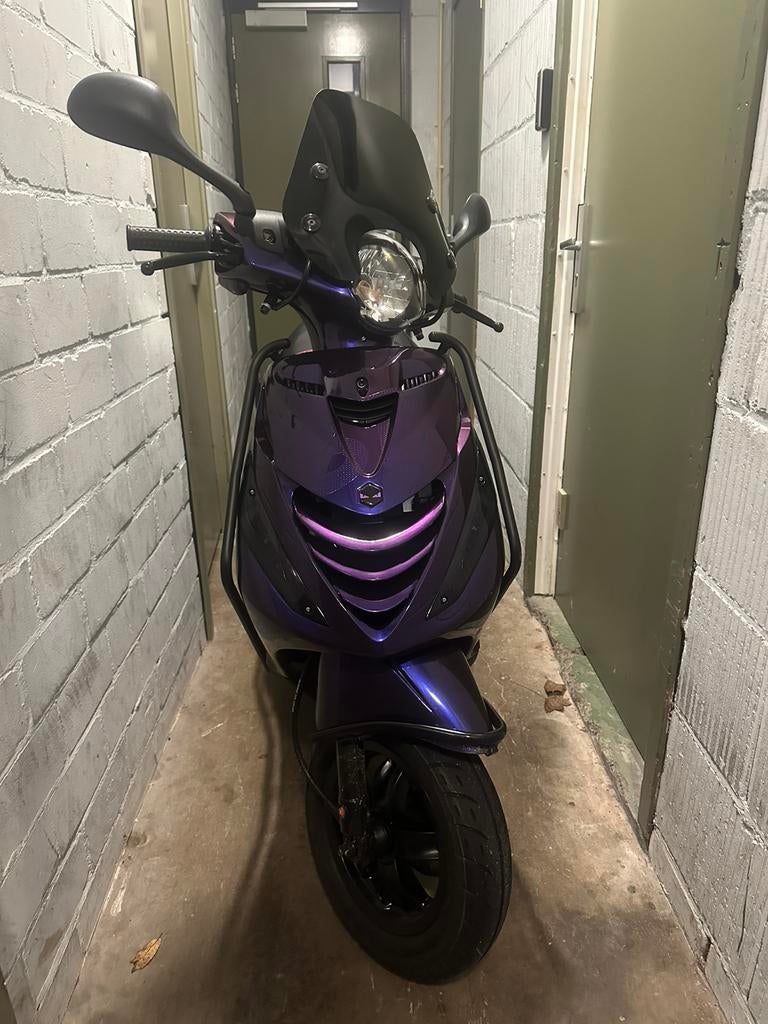 Piaggio zip 2024 lage km stand!!, Fietsen en Brommers, Scooters | Piaggio, Ophalen, Zip, Zo goed als nieuw, Benzine