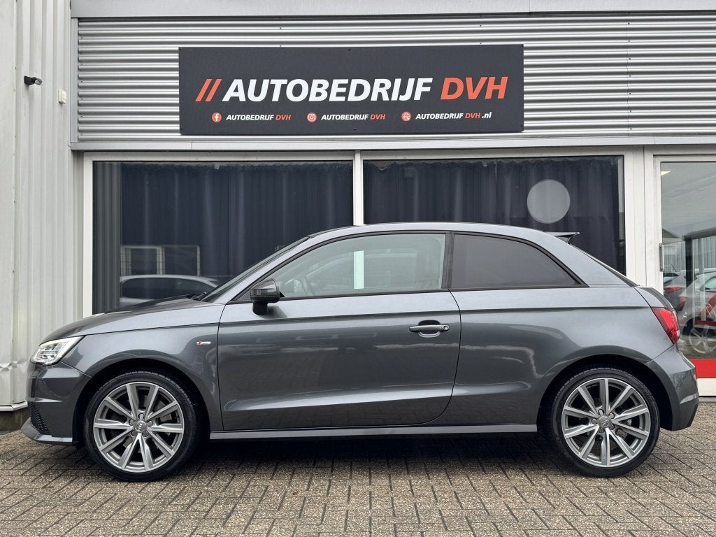 Audi A1 1.8 TFSI S-LINE / Automaat / Schaalstoelen / Stoelve, Auto's, Audi, Automaat, 4 stoelen, 620 kg, Leder