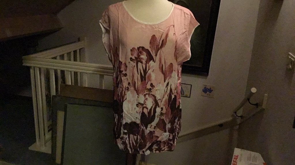 Leuk fleurig shirt van emilia lay. Maat 44, Kleding | Dames, Emilia lay, Ophalen of Verzenden, Zo goed als nieuw, Maat 42/44 (L)