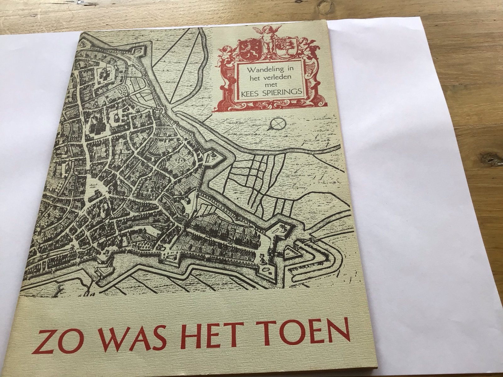 Den Bosch: Wandeling in het verleden met Kees Spierings, Ophalen of Verzenden, 20e eeuw of later, Gelezen
