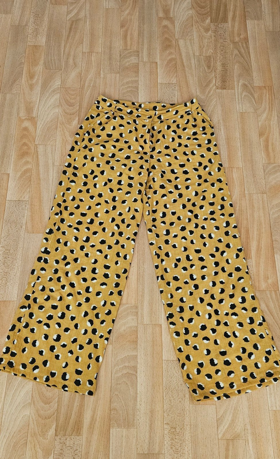 H&M broek met print, maat M, Maat 38/40 (M), H&M, Geel, Ophalen of Verzenden