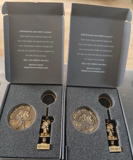 jubileum ajax 125 jaar 2 stuks., Ophalen of Verzenden, Nieuw, Ajax, Beeldje of Poppetje