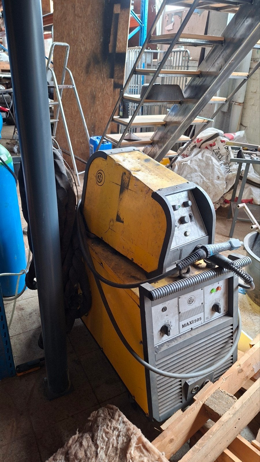 Complete werkplaatsinrichting met machines en stellingen, Ophalen
