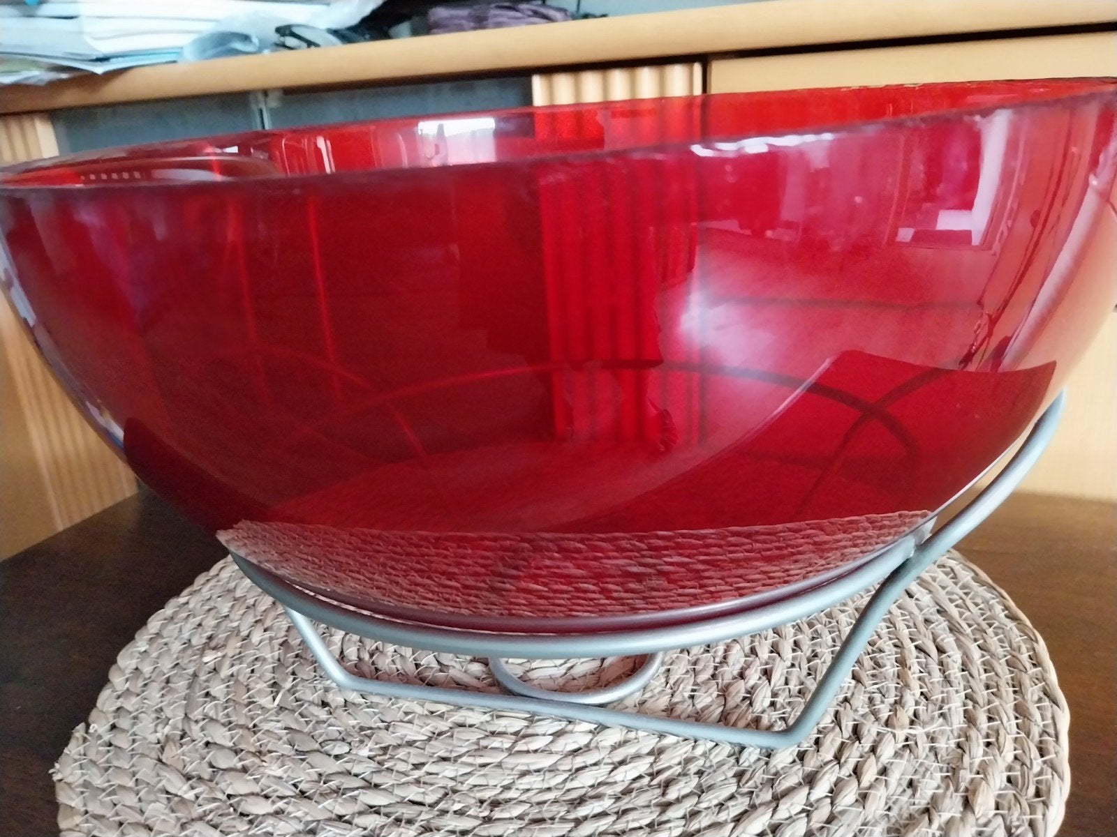 Rode bowl schaal met rvs standaard, Antiek en Kunst, Antiek | Glas en Kristal, Ophalen