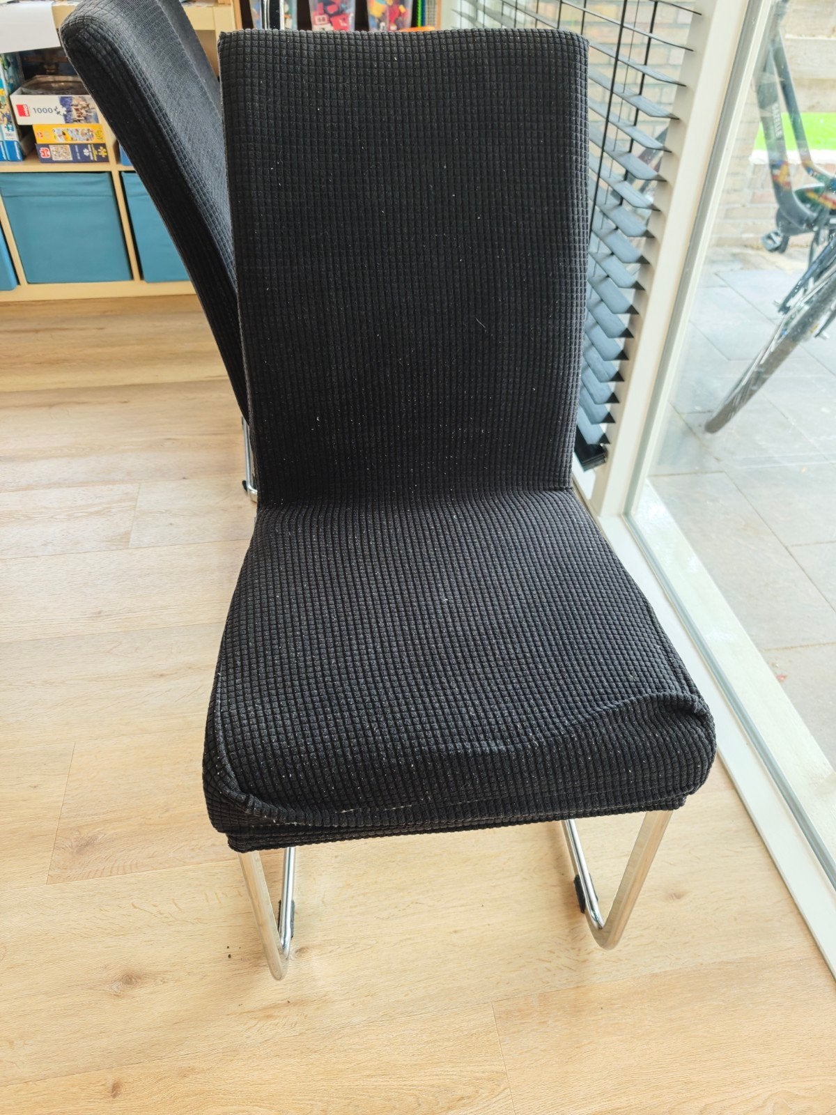 4 zwarte eetkamerstoelen met chromen onderstel, Ophalen, Gebruikt, Zwart, Metaal