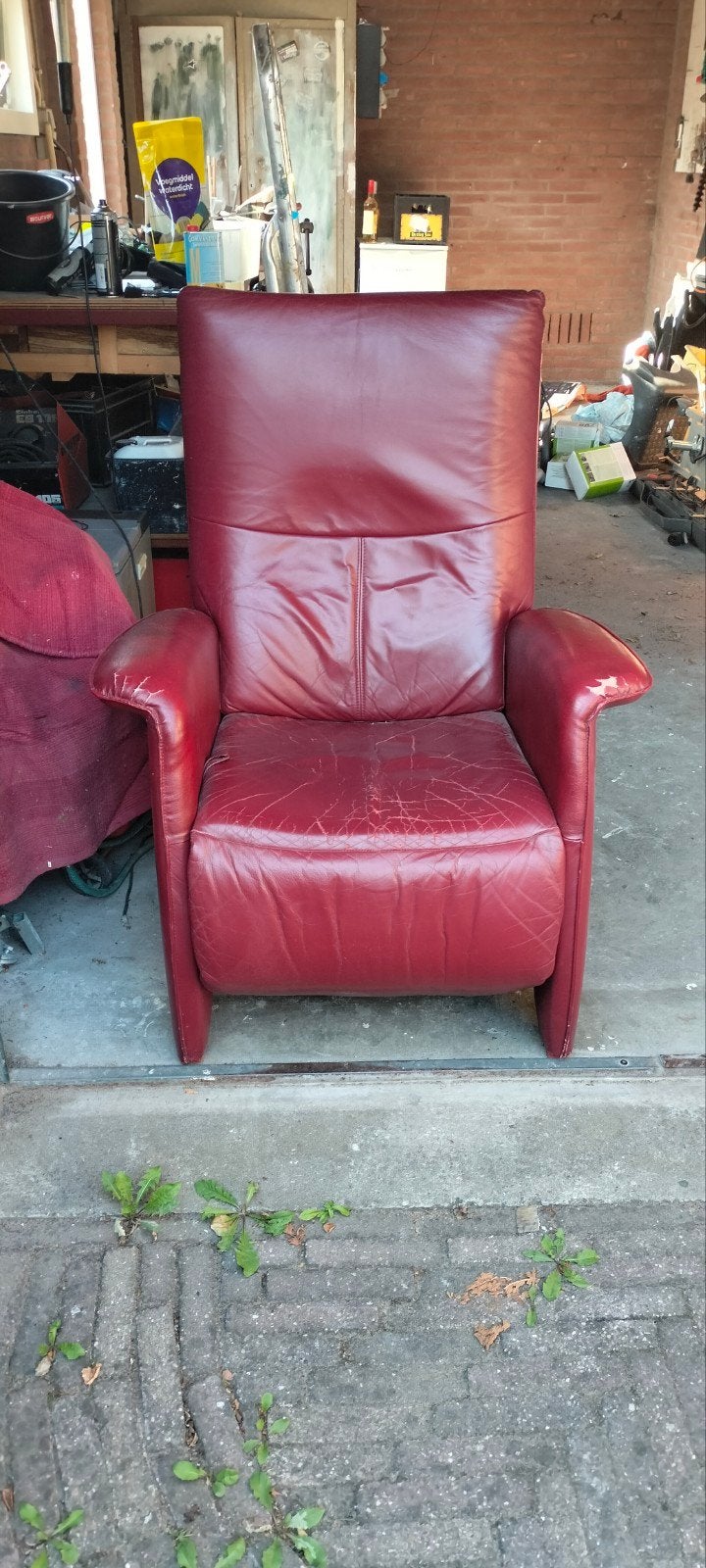 Rode fauteuil met gebruikssporen, Ophalen, Gebruikt, Leer, Eén