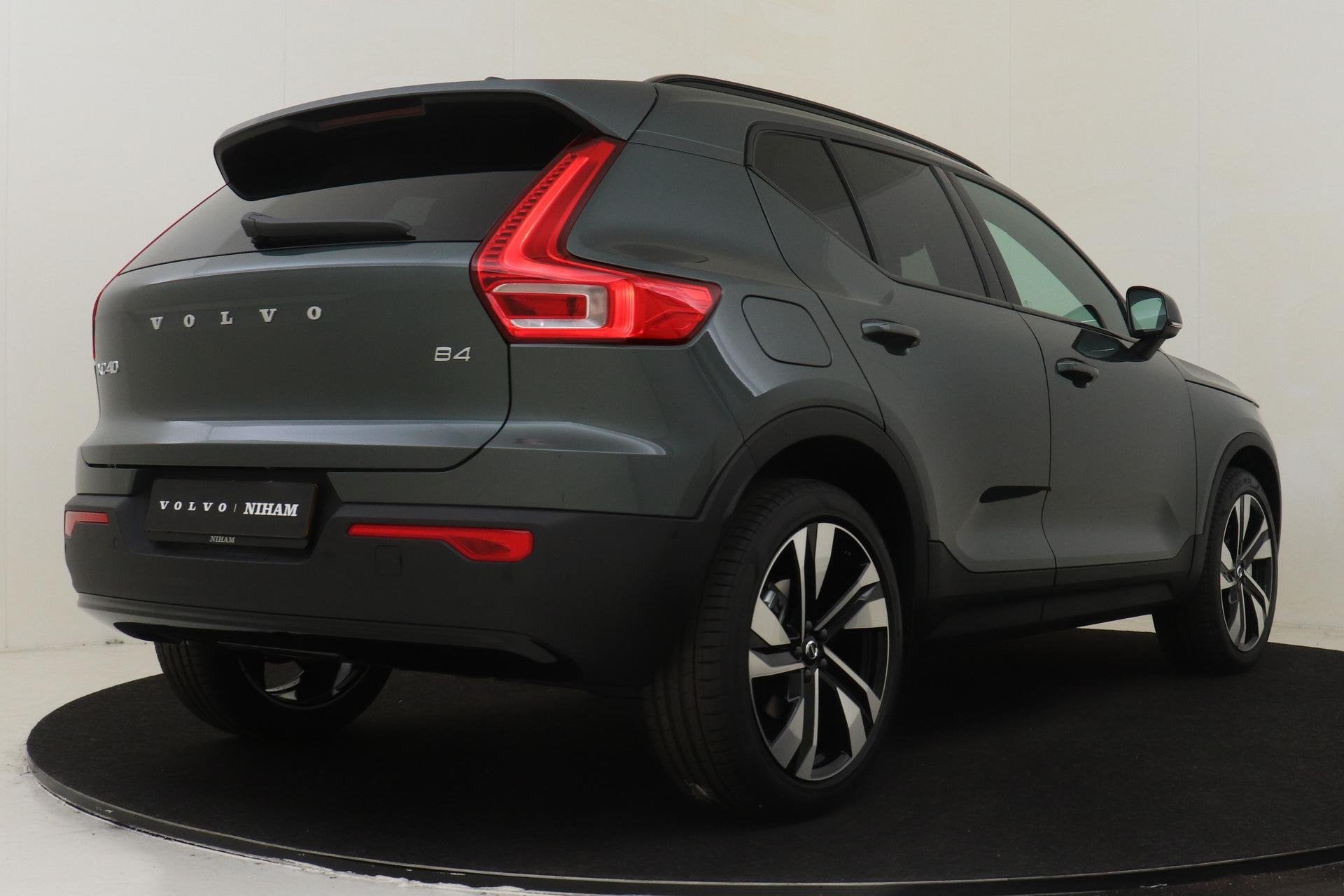 Volvo XC40 B4 (M-HYBRID) PLUS DARK -PANO.DAK|HARMAN/KARDON|P, Auto's, 12 maanden, Euro 6, 4 cilinders, Leder en Stof