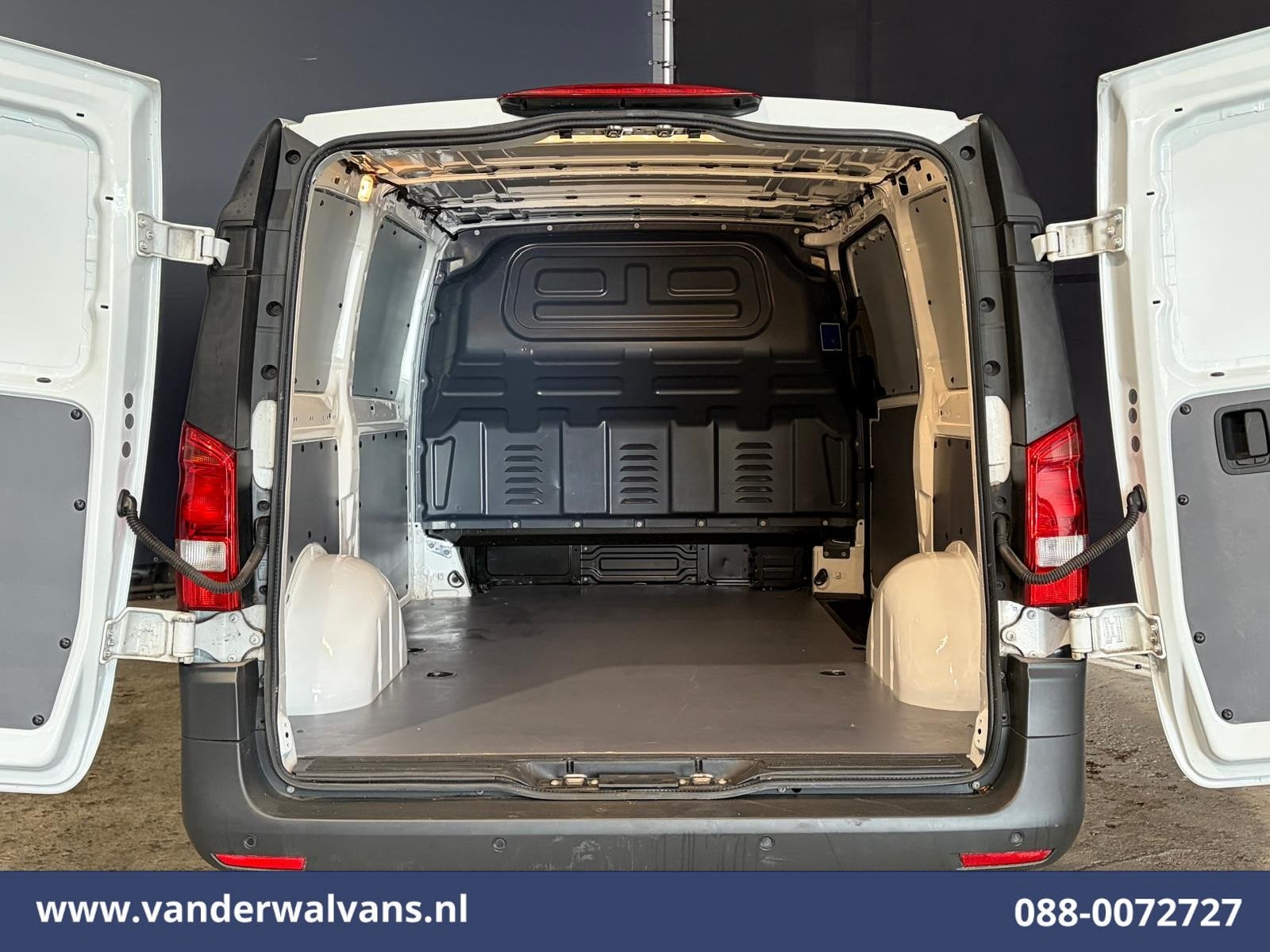 Mercedes-Benz Vito 114 CDI 136pk L2H1 Euro6 Airco | Camera |, Auto's, Dealer onderhouden, Gebruikt, 4 cilinders, 2000 kg