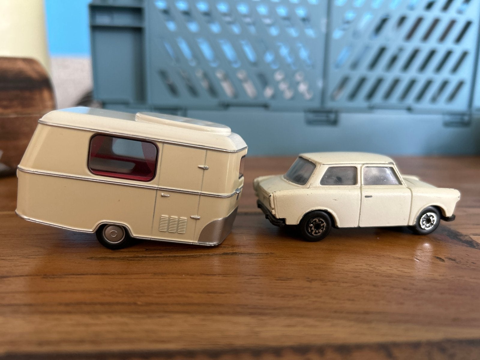 Trabant met caravan - Vintage speelgoedauto, Ophalen of Verzenden, Gebruikt