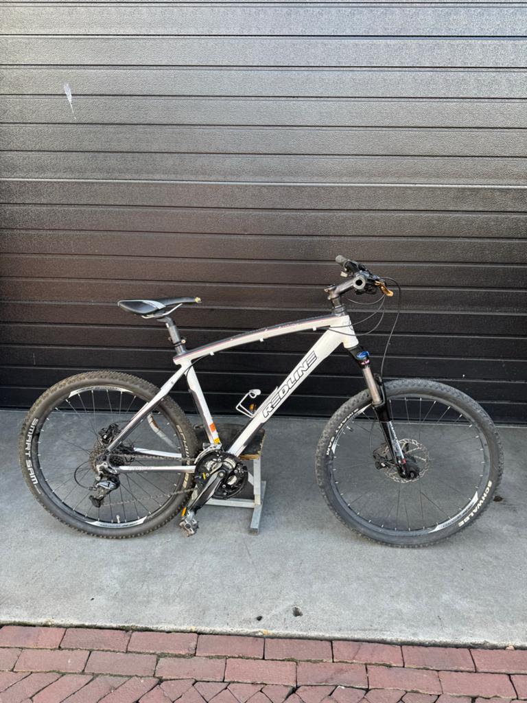 Redline Mountainbike met XCR vering en nieuwe achterband, Fietsen en Brommers, Gebruikt, Hardtail, Heren, Schijfrem