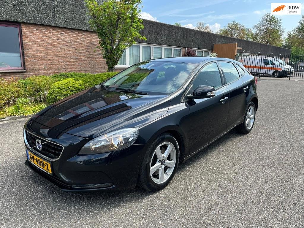 Volvo V40 1.6 D2 Momentum Automaat Airco Boekjes N.A.P, Euro 5, Stof, Gebruikt, Zwart