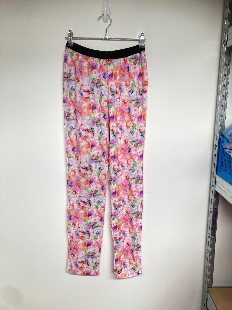 American Vintage floral broek chiffon pull on maat XS, Parc d’activités de Signes, 84 allée de Stockholm, 83870 Signes, Frankrijk.