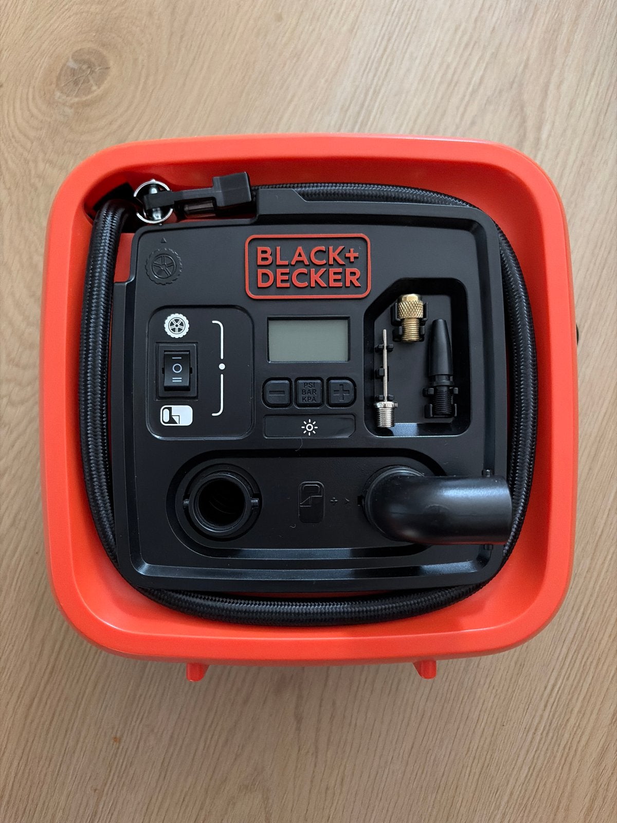 Black+Decker elektrische luchtpomp compressor SUP, Ophalen of Verzenden, Zo goed als nieuw, Minder dan 200 liter/min, Minder dan 6 bar