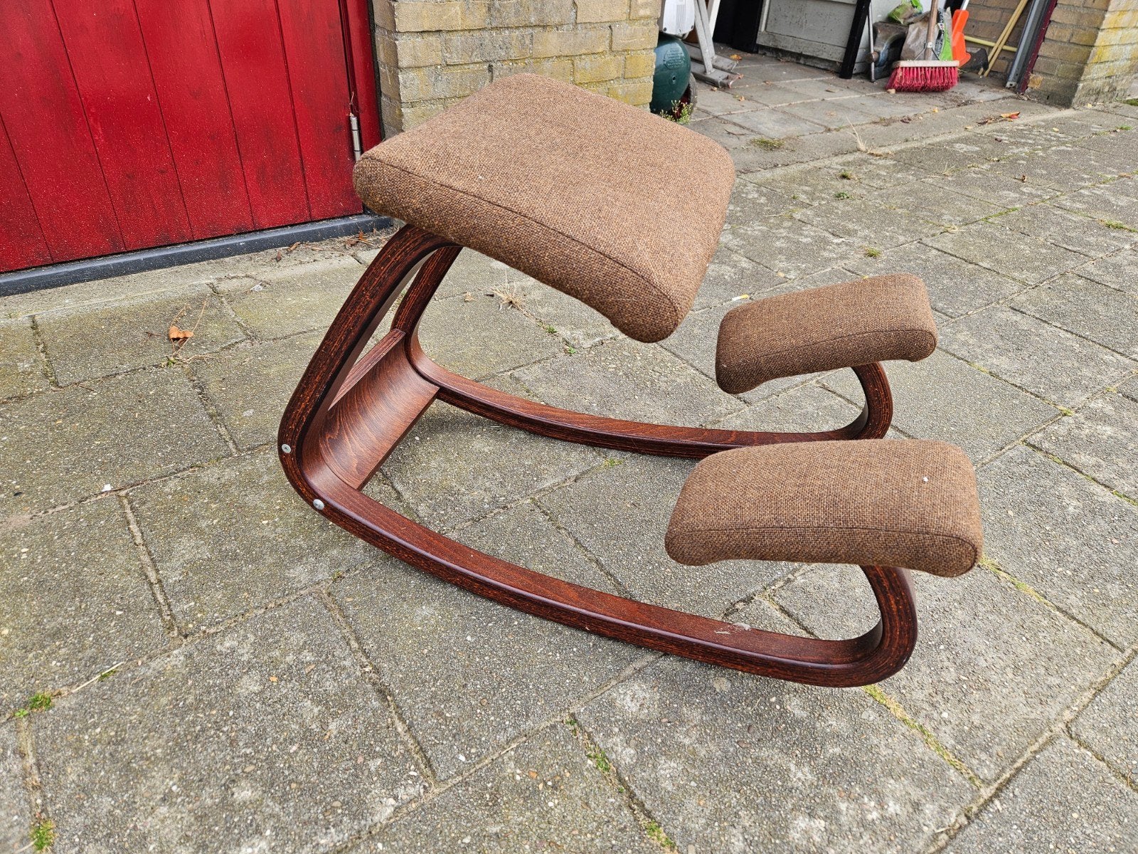 Ergonomische kniestoel - Nette staat, Huis en Inrichting, Ophalen, Hout, Gebruikt, Bruin