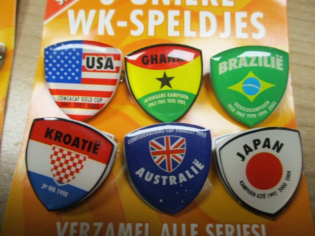 HEINIKEN UNIEKE WK-SPELDJES NIEUW in de verpakking, Verzamelen, Sportartikelen en Voetbal, Verzenden, Nieuw, Buitenlandse clubs