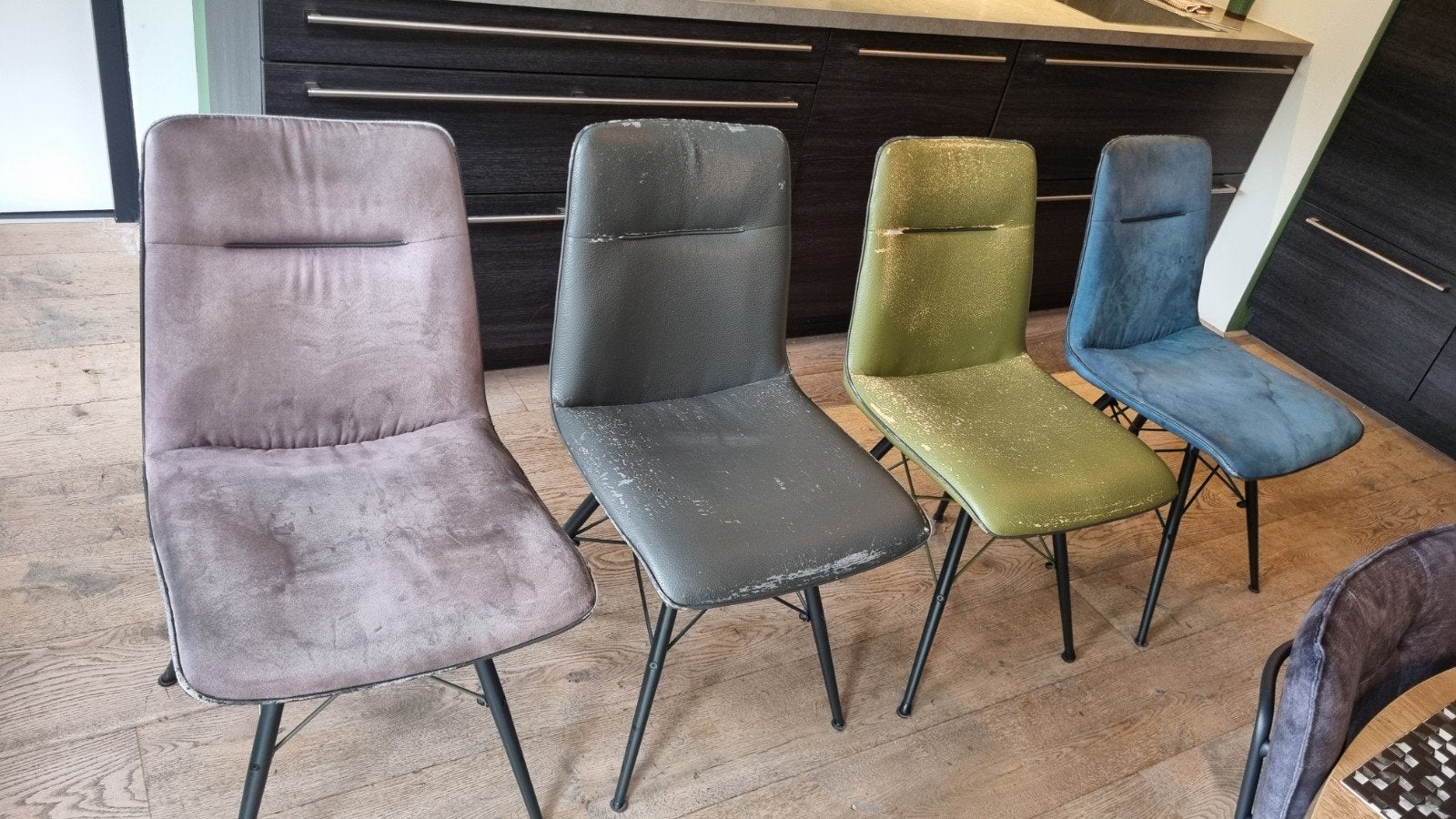 GRATIS *Set van 4 gebruikte eetkamerstoelen*, Ophalen, Gebruikt, Overige kleuren, Metaal