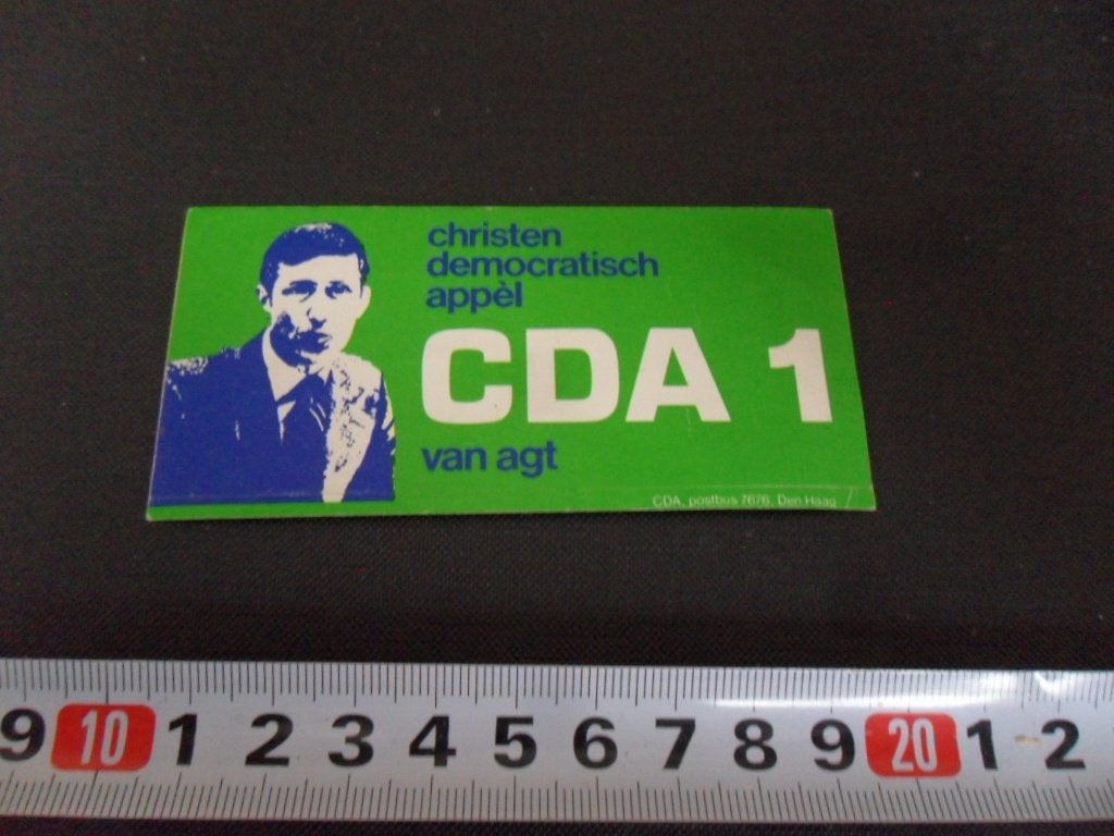 sticker Politiek CDA 1 van agt Christen democratiisch appèl*, Ophalen of Verzenden, Zo goed als nieuw