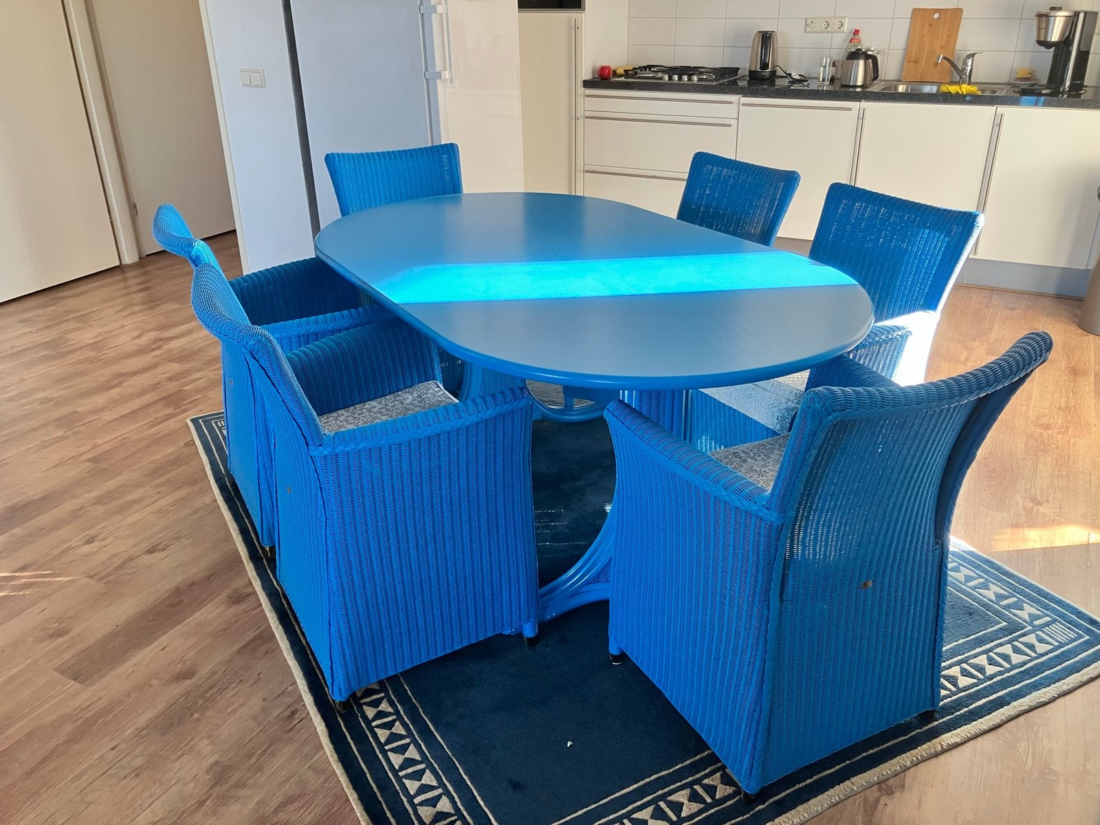 SM Manou Meubelen Eettafel met 6 Stoelen - Winnaar HTC Trofe, Ophalen, Overige materialen, Gebruikt, 100 tot 150 cm