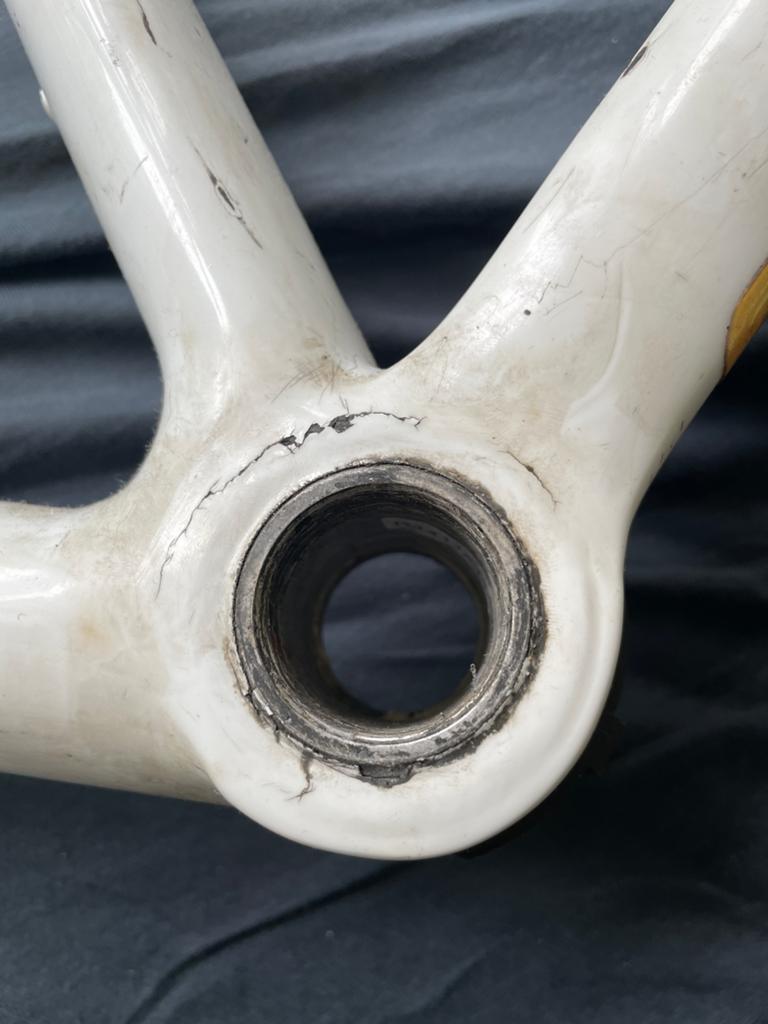 Canyon Ultimate CF frame met beschadiging bij de trapas, Fietsen en Brommers, Fietsen | Racefietsen, Ophalen, Gebruikt