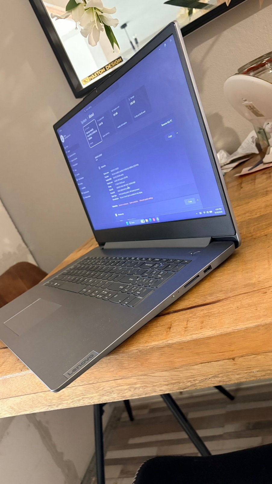 Foto 2 van Lenovo laptop 17" - perfecte staat, slim en licht