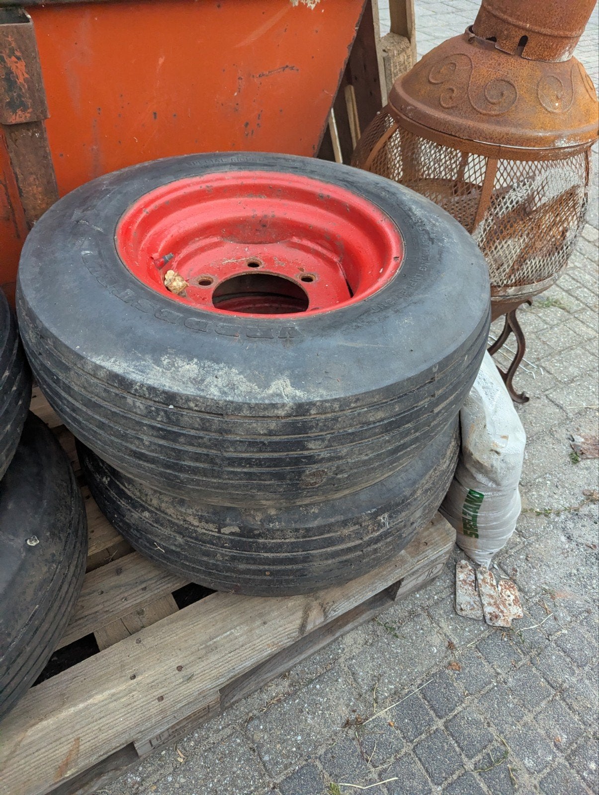 Banden set voor aanhanger en trekker, profiel nog prima, Gebruikt, Onbekend, Ophalen of Verzenden, Onbekend