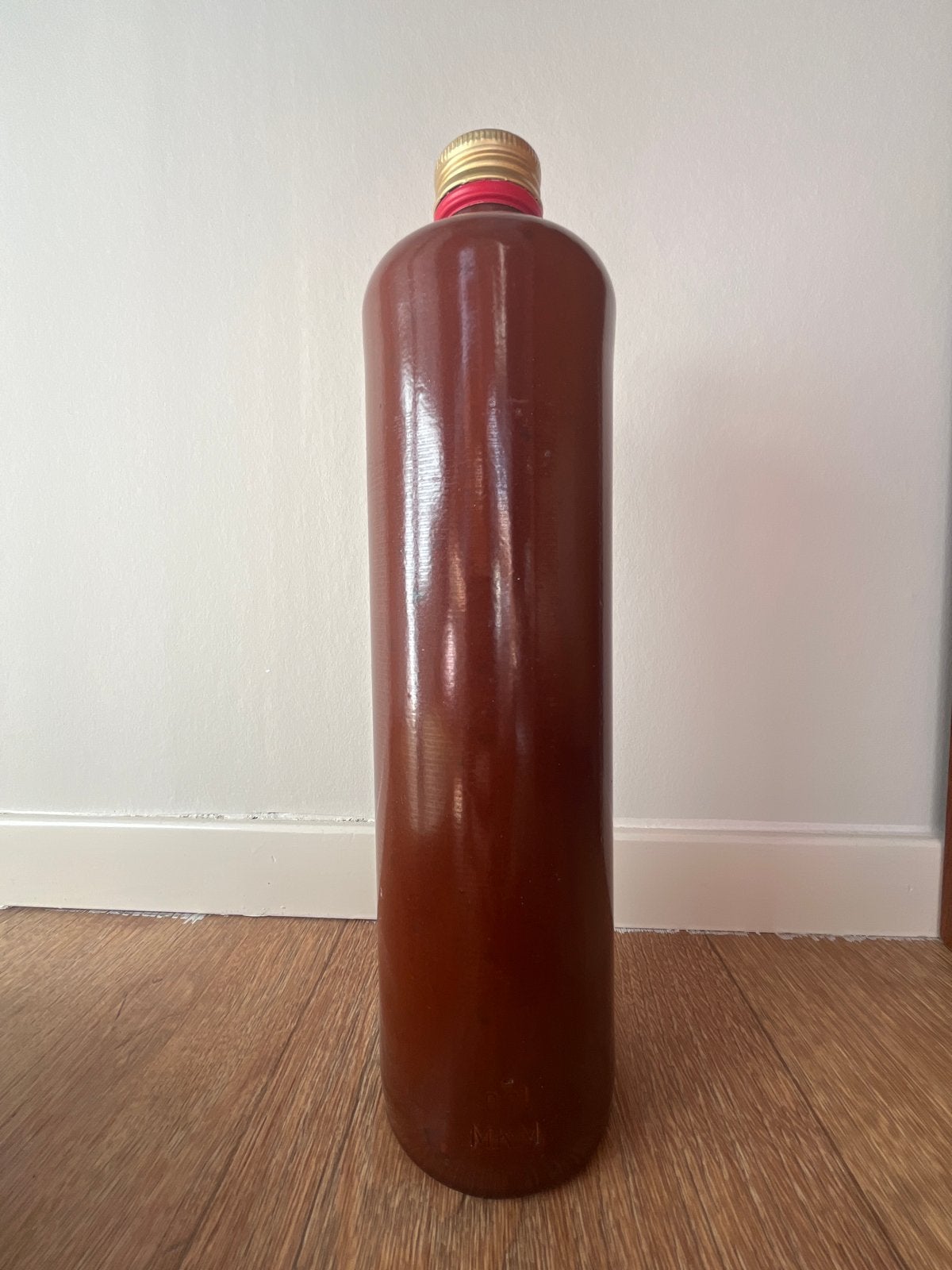 Antieke MKM Jeneverfles - Bruin Glas met Gouden Dop, Ophalen