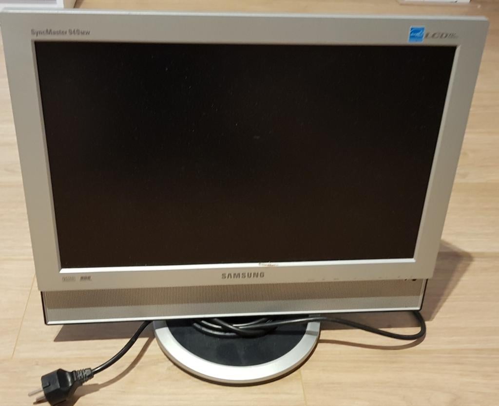 Samsung lcd televisie monitor zilver grijs beeld scherm tv, Gebruikt, Verzenden, LCD, Samsung