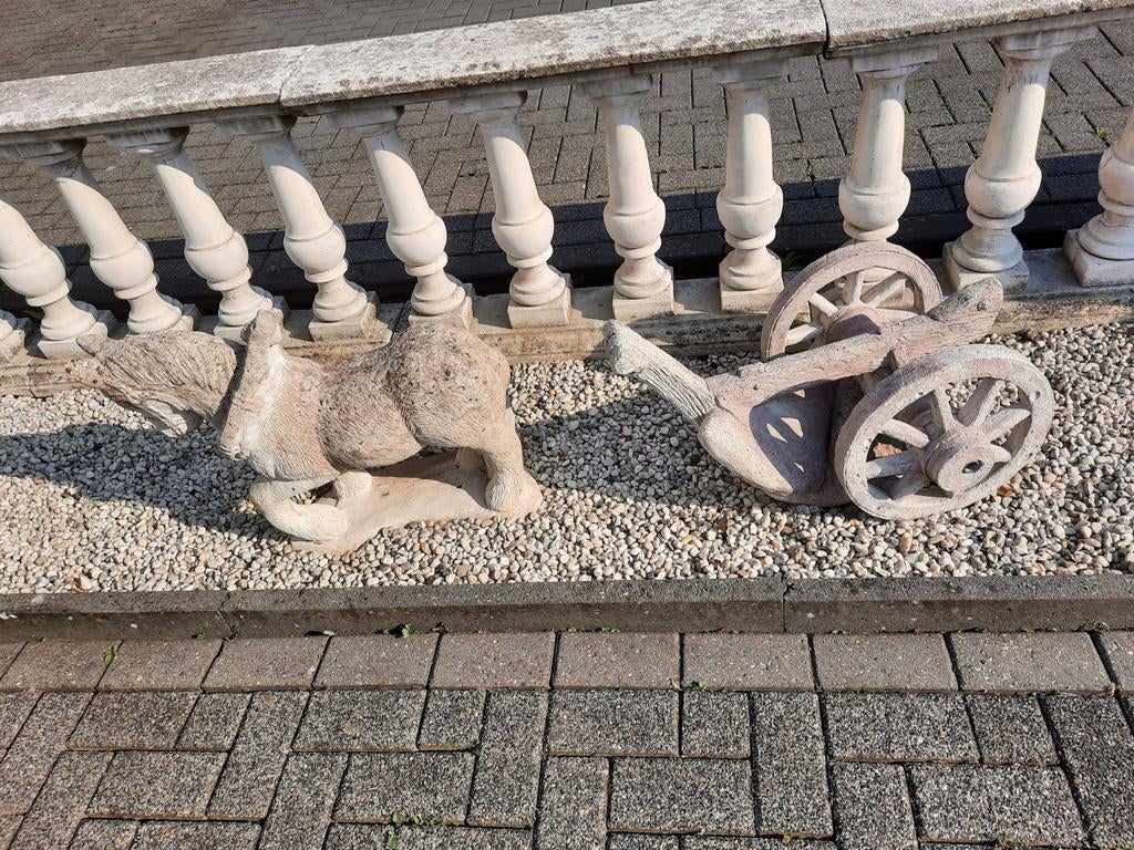 Betonnen beeld paard met ploeg, Ophalen of Verzenden