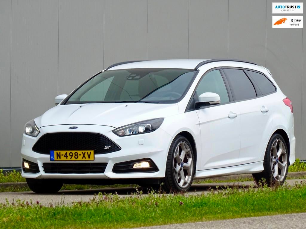 Ford Focus Wagon 2.0 ST 250Pk /// Recaro / Bijna alle opties, 15 km/l, Gebruikt, 4 cilinders, Leder en Stof
