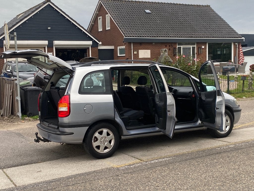 Opel Zafira 2.2 16V Automaat 2001 Grijs 7 Pers 180283 Km, Dealer onderhouden, Stof, 4 cilinders, 7 stoelen