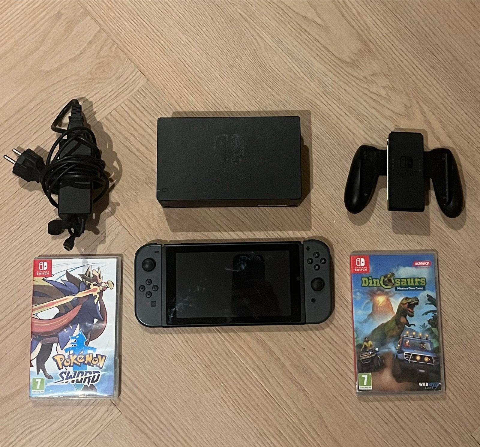 Nintendo Switch V2 met Pokémon Sword en Dinosaurs, Switch 2019 Upgrade, Met 2 controllers, Ophalen of Verzenden, Gebruikt
