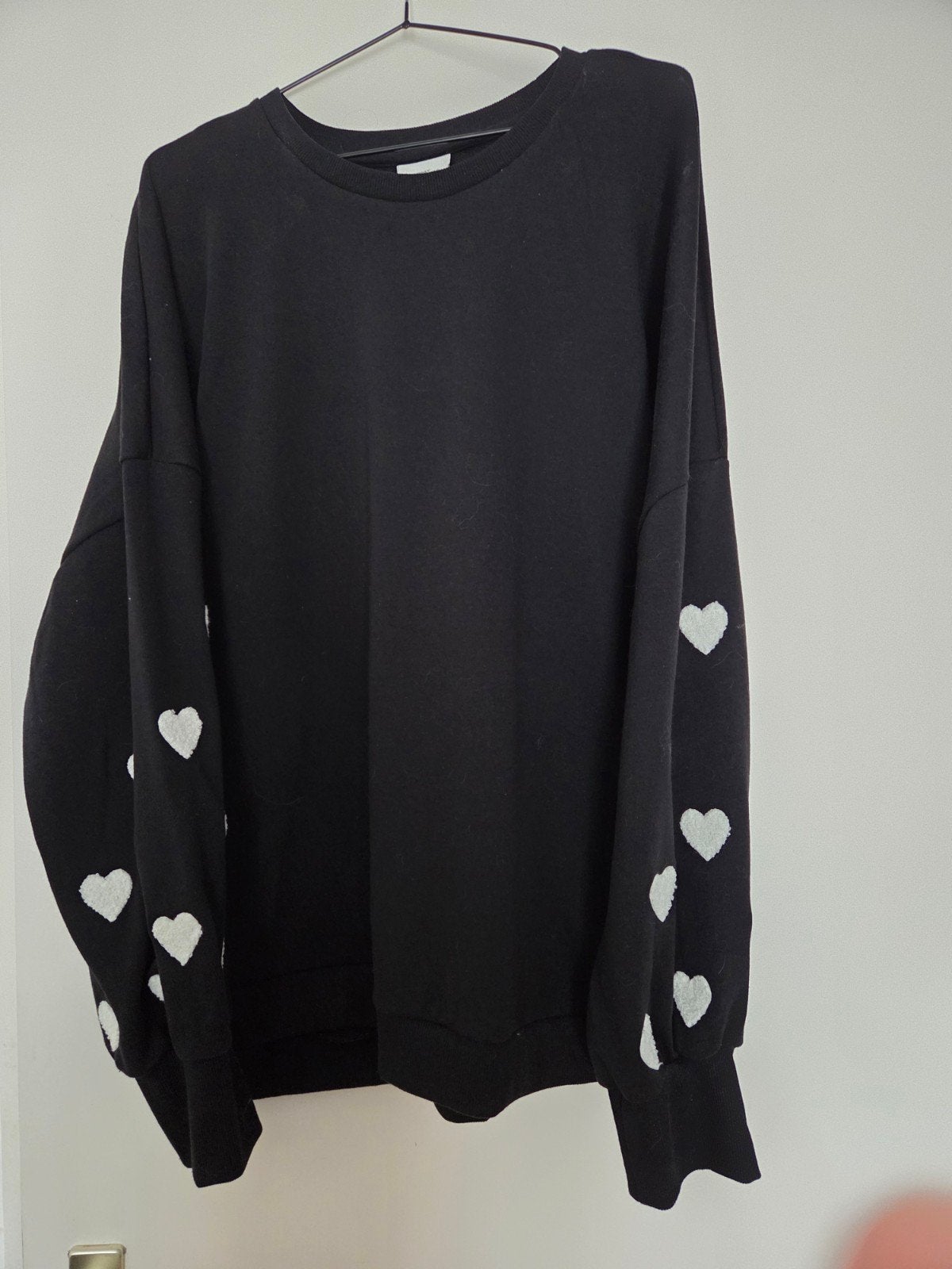 nieuwe trui met hartjes op de mouwen, Kleding | Dames, Ophalen of Verzenden, Nieuw, Zwart, Trui of Vest