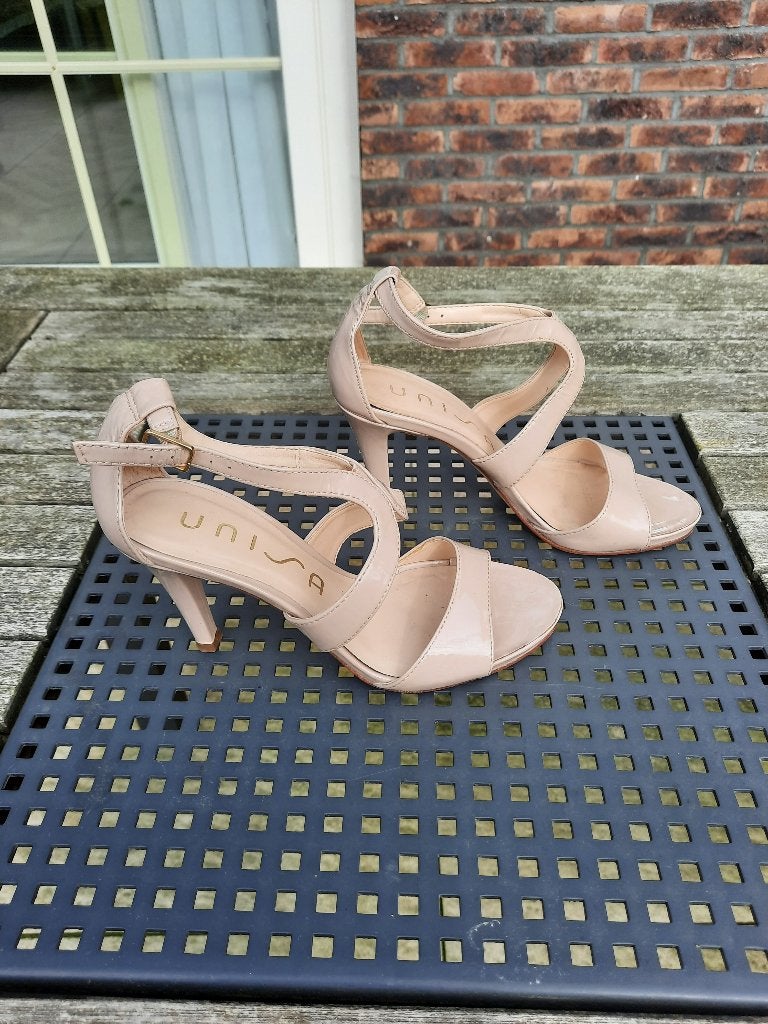 Unisa elegante SANDALEN MET hakken, maat 37, licht beige, Beige, Zo goed als nieuw, Unisa, Sandalen of Muiltjes