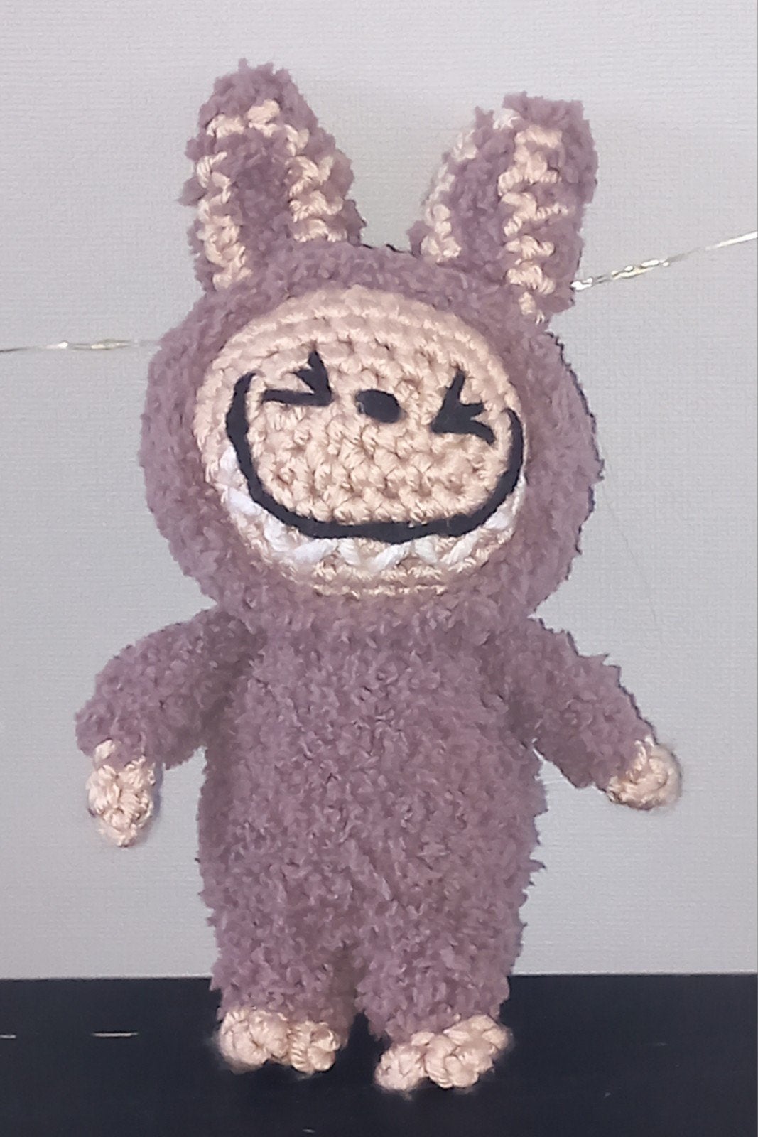 Gehaakte bruine knuffel met glimlach, Overige merken, Overige typen, Nieuw, Ophalen of Verzenden