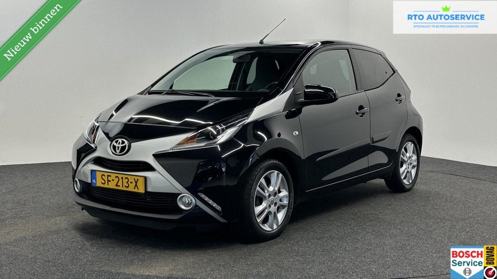 Toyota Aygo 1.0 VVT-i x-cite CAMERA LM ECC DAB 56000 KM., Voorwielaandrijving, Gebruikt, Met garantie (alle), 4 stoelen