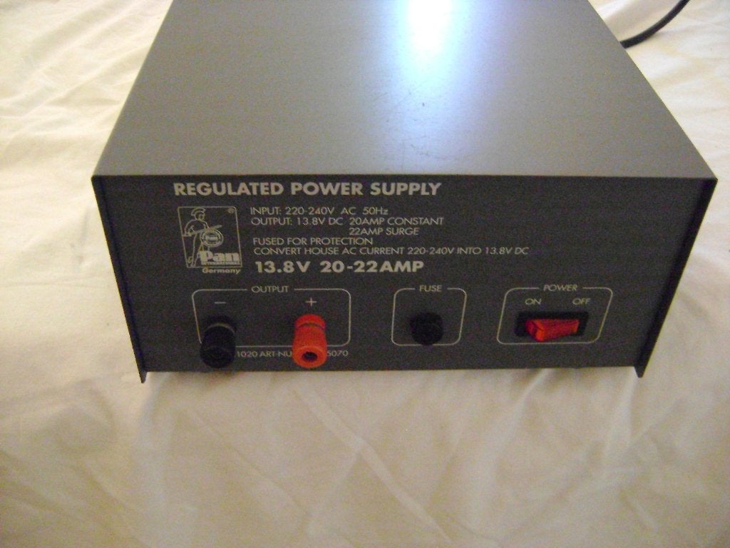 Pan International voeding 13.8 volt 20/22 ampere, Ophalen, Zo goed als nieuw