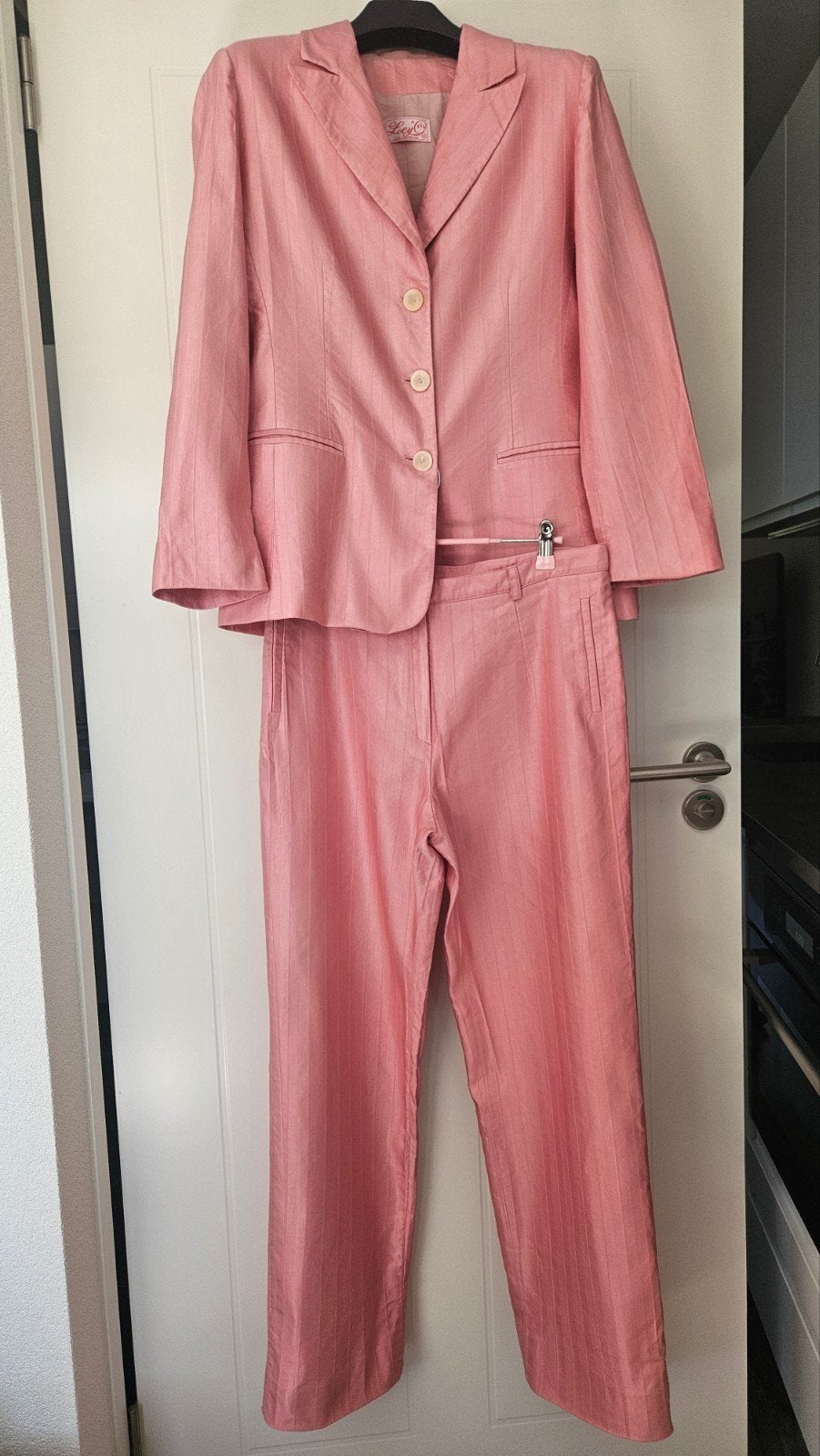 Roze gestreept pak van LeiiC - Maat M, Maat 38/40 (M), Kostuum of Pak, LeiiC, Ophalen of Verzenden