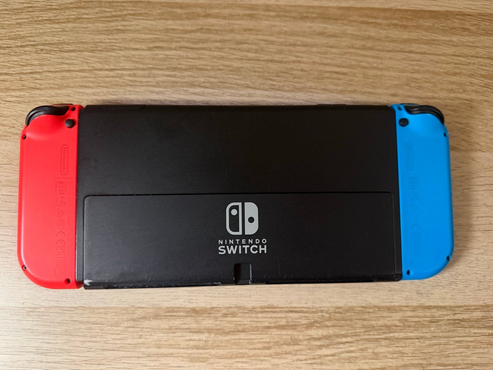 Foto 4 van Nintendo Switch Oled met accessoires